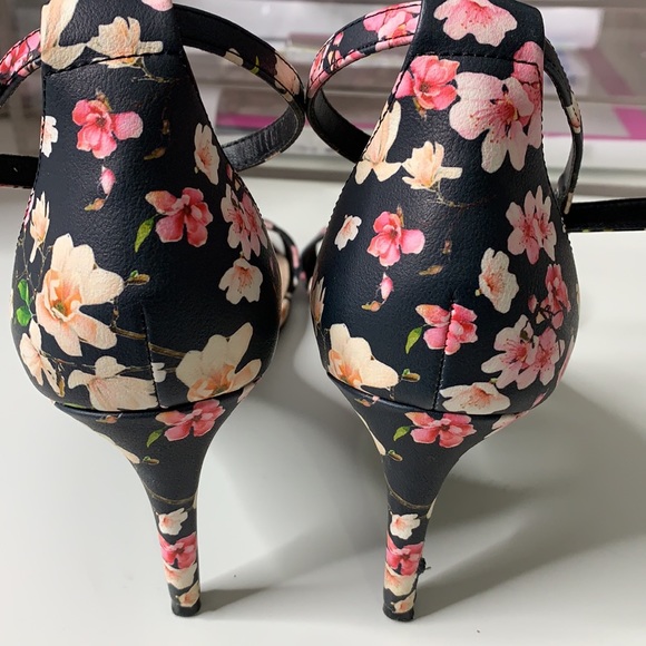 Women’s heels - Picture 4 of 6